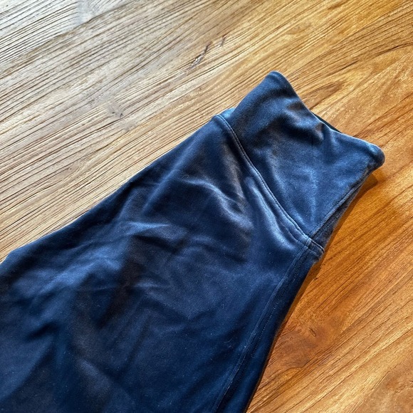 Spanx Women’s Navy Blue Velvet High Waist Stretch Compression Leggings - Picture 7 of 10